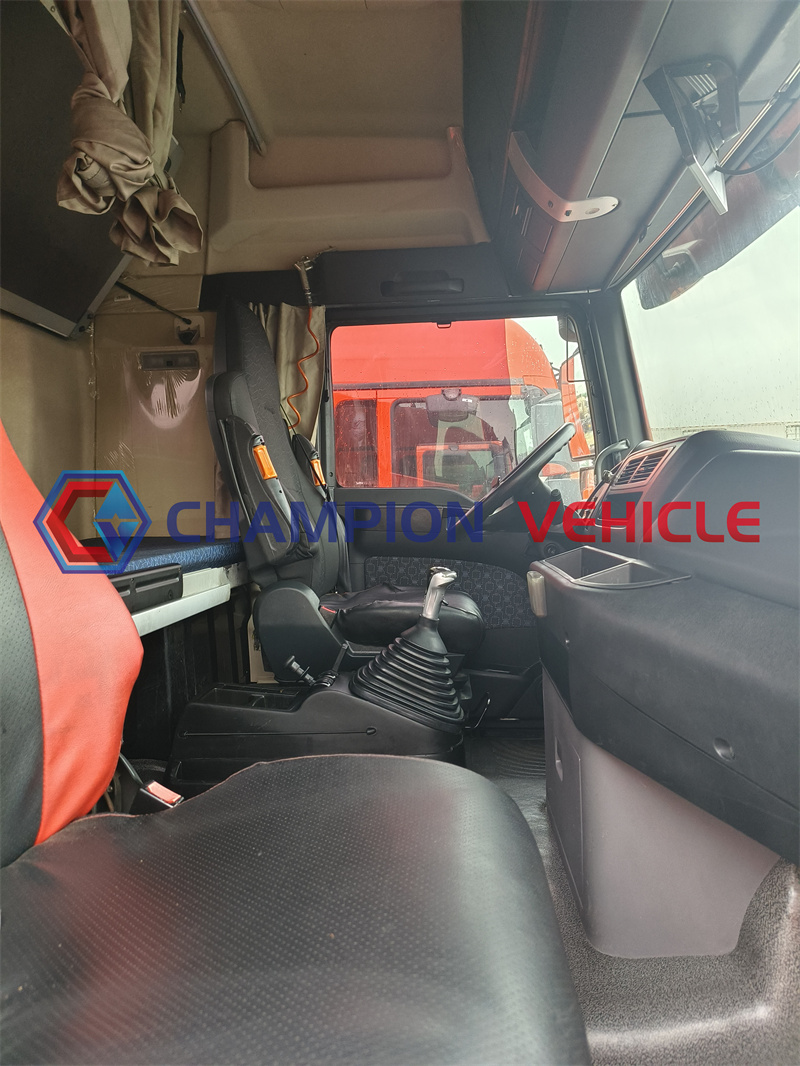 20年二手汕德卡牵引车 (30)