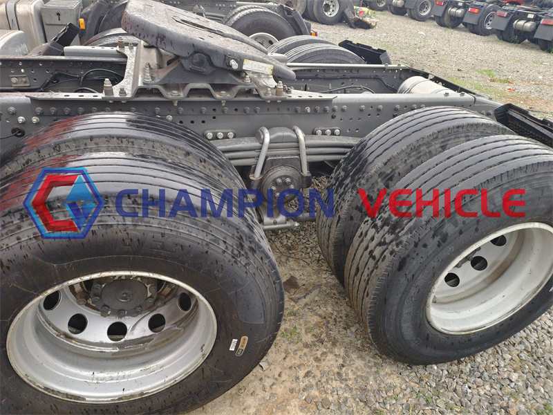 20年二手汕德卡牵引车 (14)