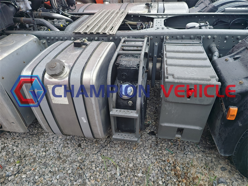 20年二手汕德卡牵引车 (15)