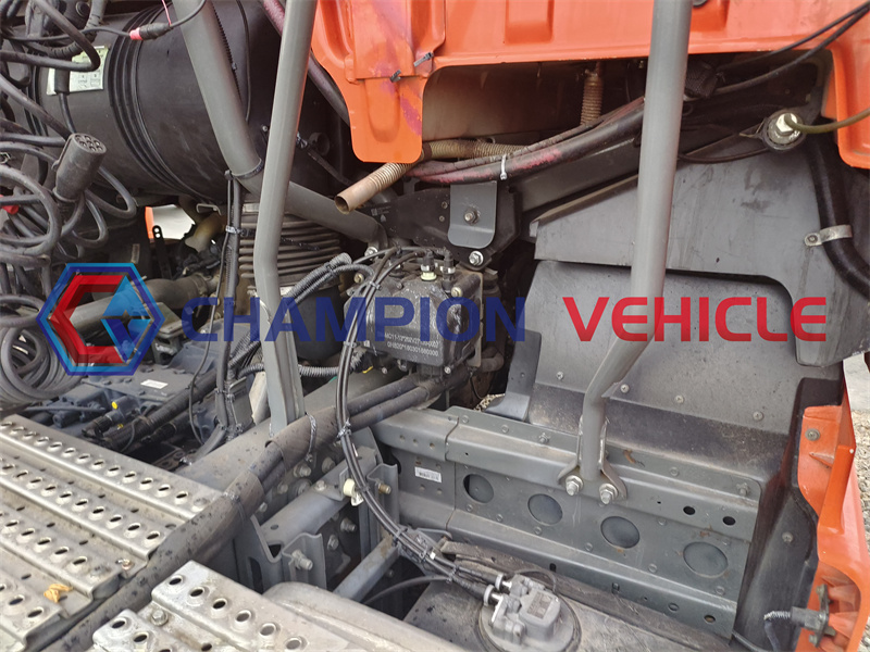 20年二手汕德卡牵引车 (34)