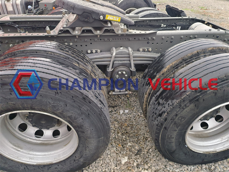 20年二手汕德卡牵引车 (6)