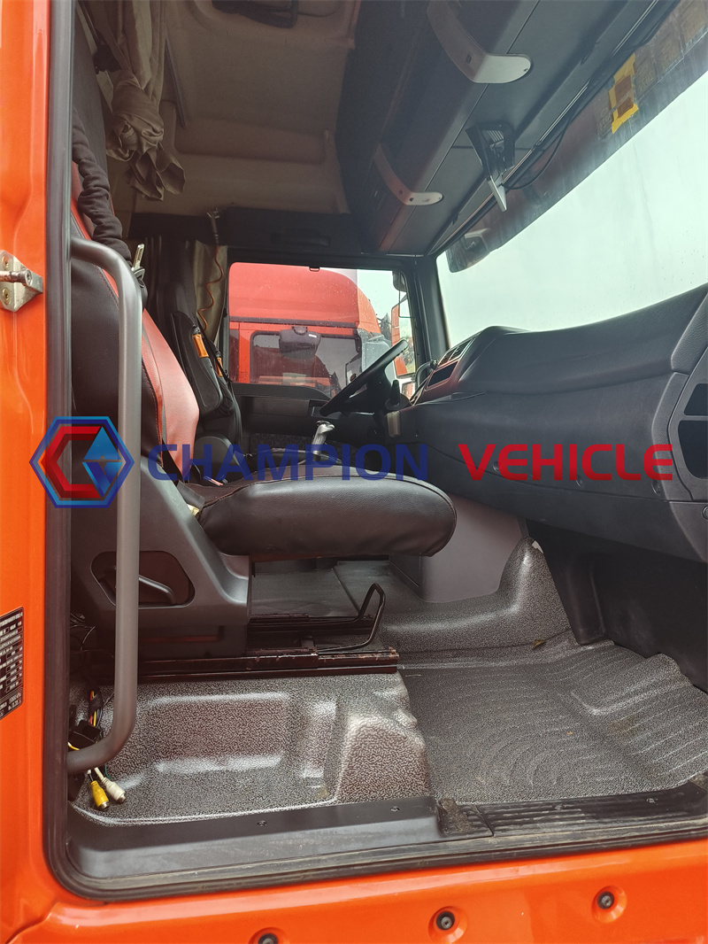 20年二手汕德卡牵引车 (31)