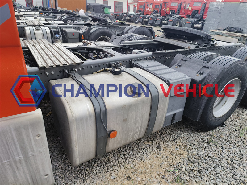 20年二手汕德卡牵引车 (7)