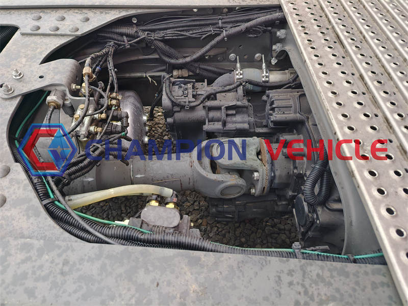 20年二手汕德卡牵引车 (35)