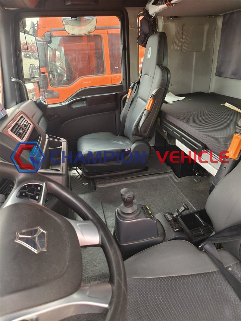 20年二手汕德卡牵引车 (24)