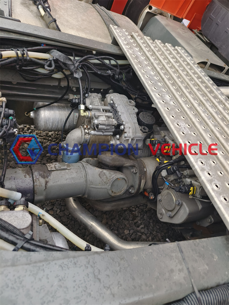 20年二手汕德卡牵引车 (3)