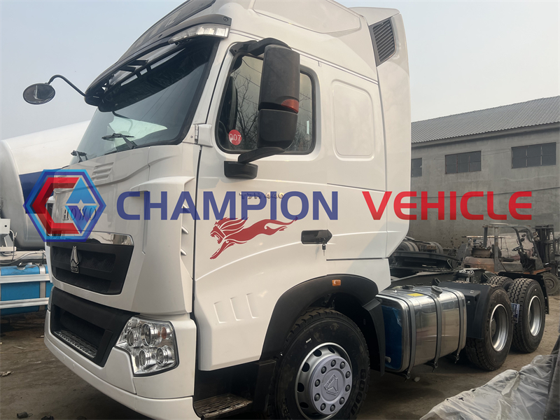 Used HOWO T7 6x4 Tractor Truck