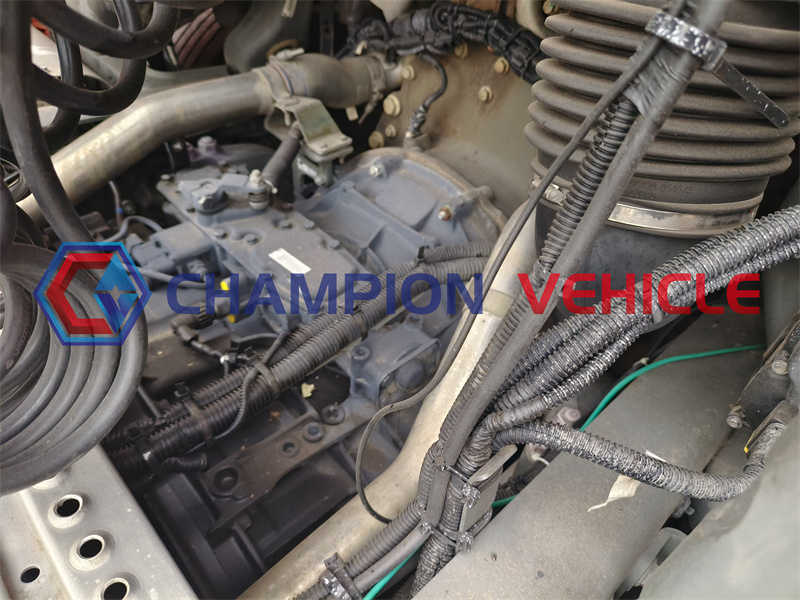 20年二手汕德卡牵引车 (36)