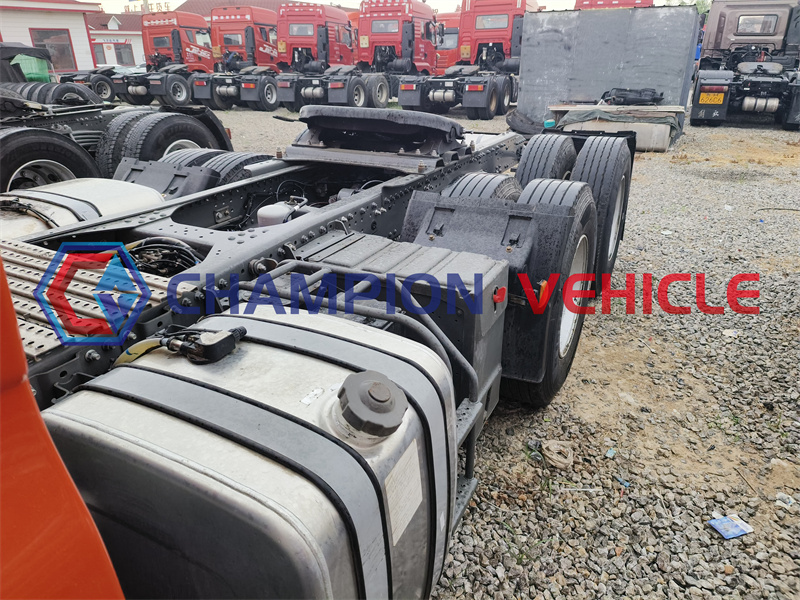 20年二手汕德卡牵引车 (19)