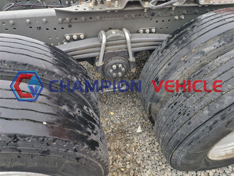 20年二手汕德卡牵引车 (4)