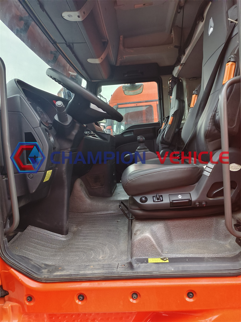 20年二手汕德卡牵引车 (25)