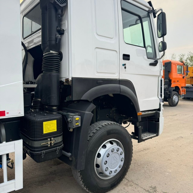 Used Second Hand HOWO 8X4 12 Wheels Dump Truck with in Almost New Condition for African Market