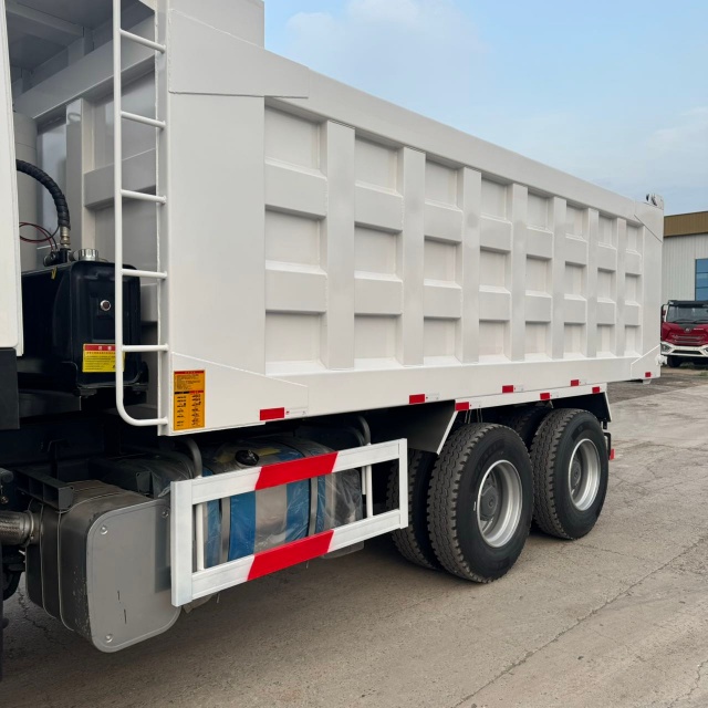 Used Sinotruk HOWO 6X4 371 420HP 10 Wheel Dump Tipper Cargo/ Lorry/ Van/ Tow /Dumper/ Concrete / Truck for Sale