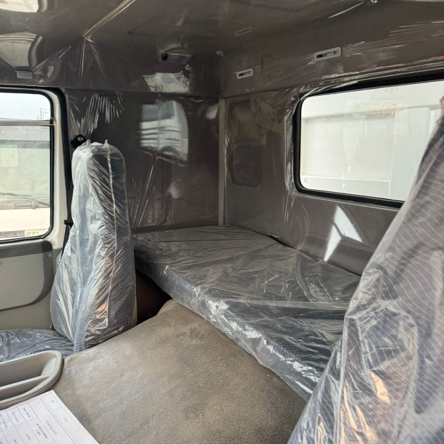 Sinotruk HOWO 6X4 Dump Tipper Cargo/ Lorry/ Van/ Tow /Dumper/ Concrete / Truck for Sale